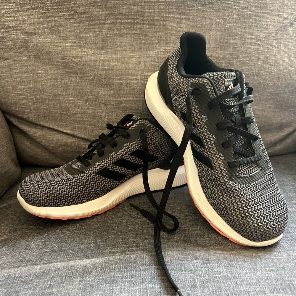 Womens Adidas CloudFoam Sneaker - Size 7